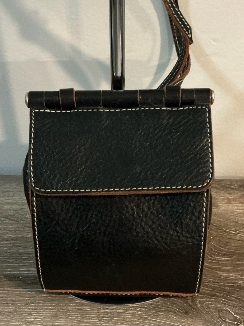 Ellington Black Pebble Leather Crossbody Bag Contrast Stitching 5.5x7x2.25 EUC